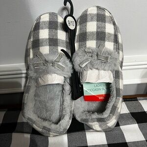 NWT- Women’s Buffalo Plaid Moccasin Slippers